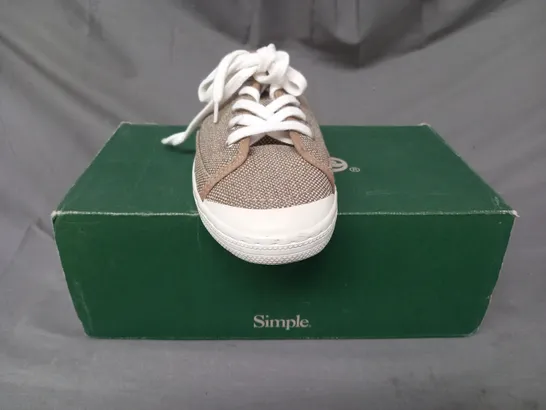 BOXED PAIR OF SIMPLE SATIRE CANVAS SNEAKERS IN BEIGE SIZE 4