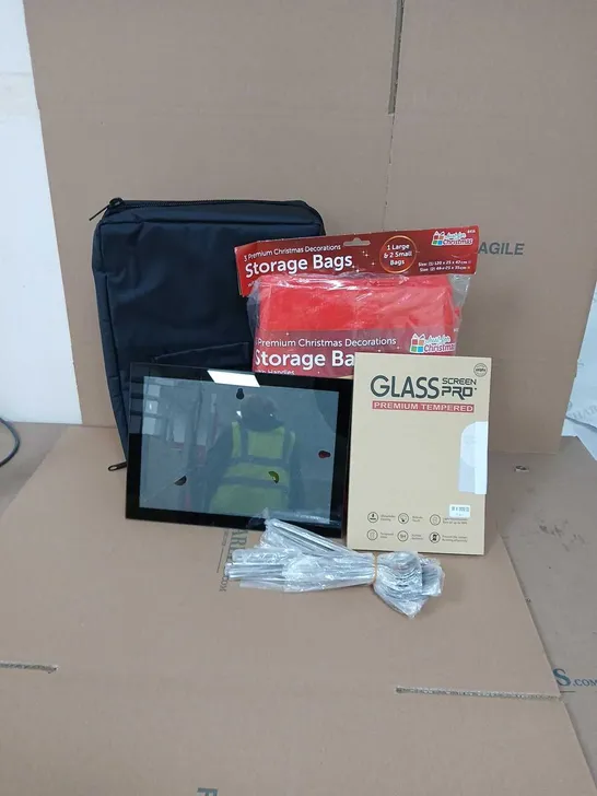 BOX OF APPROXIMATELY 10 ASSORTED ITEMS TO INCLUDE - PICTURE FRAME - INSULATED PICNIC BAG - 3 CHRISMAS STORAGE BAGS - STAINLESS STEEL CUTLERY SET - ETC