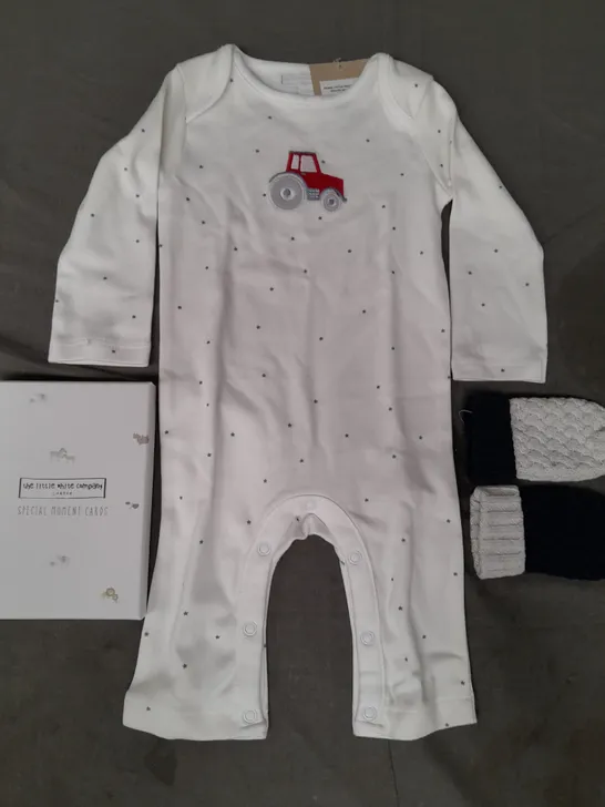 THE LITTLE WHITE COMPANY INFANT SLEEPSUIT IN WHITE W. TRACTOR DESIGN SIZE 3-6 MONTHS