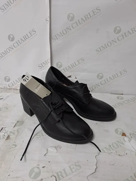 APPROXIMATELY 10 PAIRS OF UNBOXED GEORGE FABULOUS FOOTWEAR HEELED SUIT SHOES IN BLACK - VARIOUS SIZES 