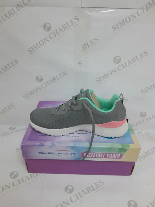 BOXED PAIR OF SKECHERS SKECH-AIR DYNAMIGHT RADIANT CHOICE TRAINER GREY - SIZE 5.5