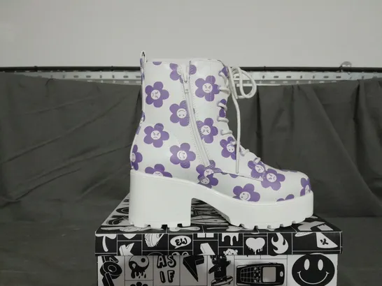 BOXED PAIR OF KOI MINOR MIRACLE PLATFORM MILITARY BOOTS WHITE PURPLE FLOWERS SIZE 6