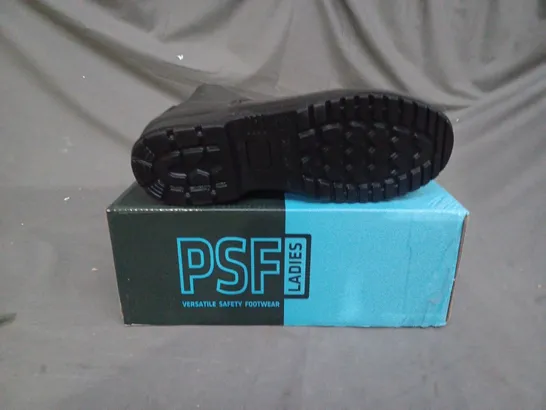 BOX OF APPROXIMATELY 10 PAIRS OF PSF LADIES VERSATILE SAFETY FOOTWEAR SIZE 4