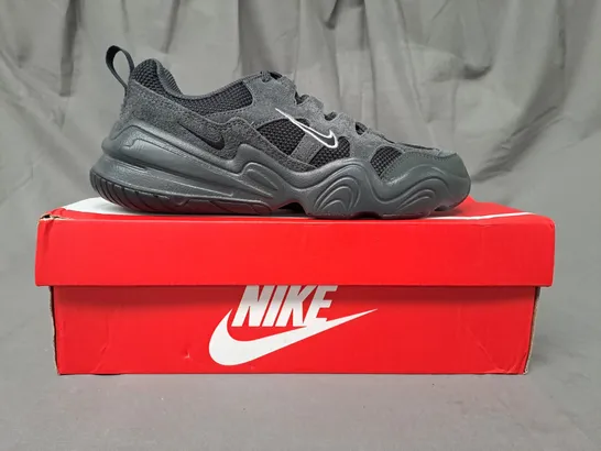 BOXED PAIR OF NIKE TECH HERA SHOES IN GREY/BLACK UK SIZE 4.5