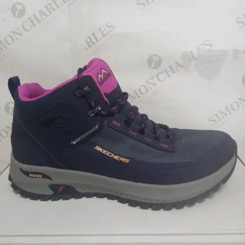 SKETCHERS NAVY BLUE & PINK DISCOVER BOOTS SIZE 5.5