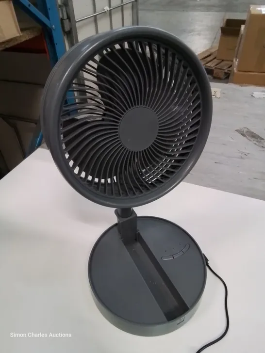 BOXED BELL & HOWELL RECHARGEABLE EXTENDABLE DESK & FLOOR FAN IN GREY