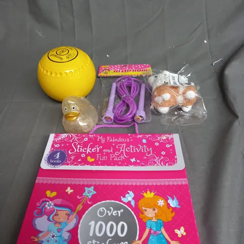 MEDIUM BOX OF ASSORTED TOYS AND GAMES TO INCLUDE RUBBER DUCKS, JUMP ROPE AND TEDDIES