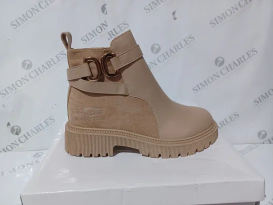 UGG TAN HIGH PLATFORM HEELS - SIZE 5 