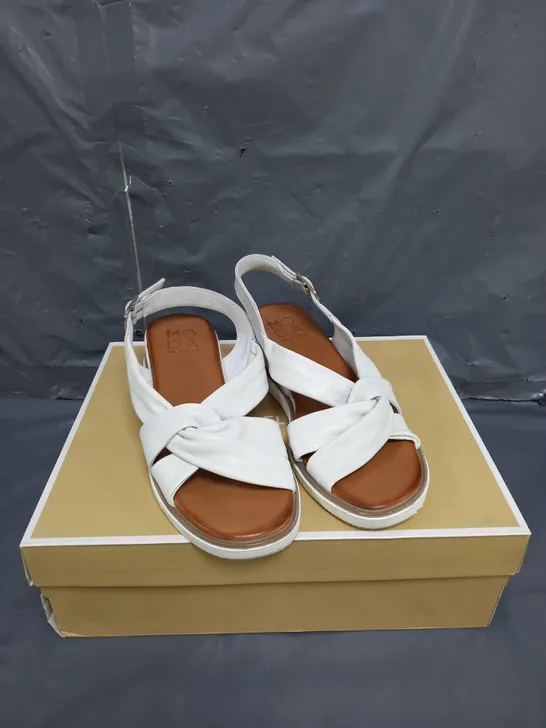 MODA IN PELLE LEATHER SANDALS WHITE SIZE 4