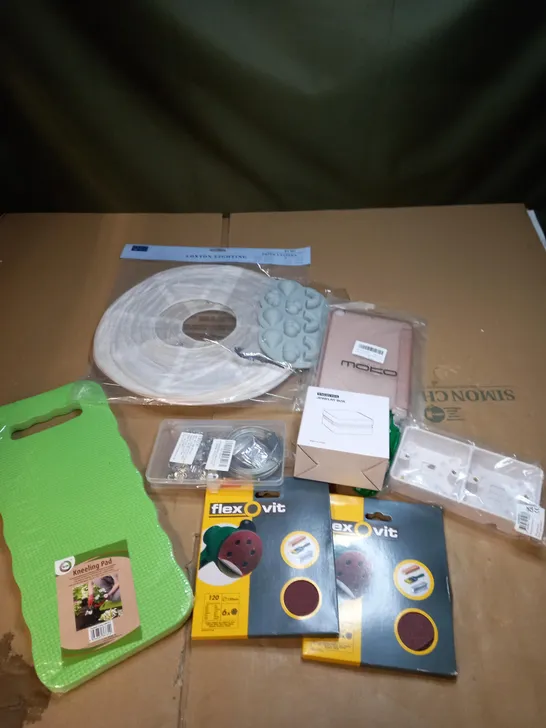 BOX OF APPROXIMATELY 15 HOUSEHOLD AND ELECTRICAL ITEMS TO INCLUDE SANDING PADS, JEWELLERY BOX, KNEELING PAD ETC