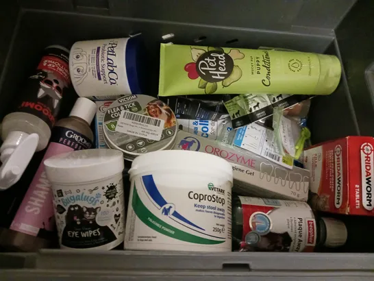 LOT OF ASSORTED PET CARE ITEMS TO INCLUDE PUPPS ITCH RELIEF, DEWORMER, JOINT PASTE AND PUPPY CONDITIONER