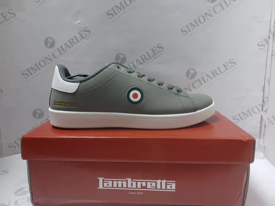 LAMBRETTA TACKLE TRAINER IN GREY - UK 10 