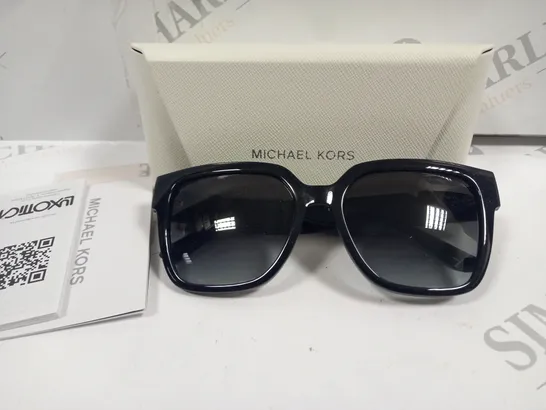 MICHAEL KORS BLACK CHUNKY FRAMED GLASSES