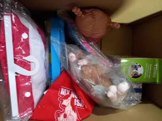 BOX OF APPROXIMATELY 10 ASSORTED TOYS AND GAMES TO INCLUDE DOUBLE SIZE DOMINOES, FROSTY FRIENDS CHRISTMAS TREE PLUSH, HAPELLO MUSICAL SOFT TOY, ETC