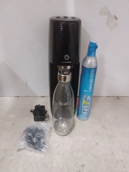 BOXED SODA STREAM SPIRIT ONE TOUCH SPARKLING WATER MAKER