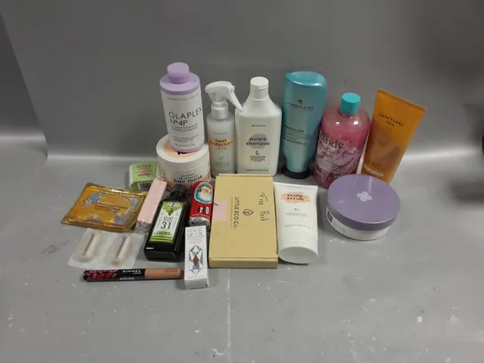 BOX OF APPROXIMATELY 15 COSMETIC ITEMS TO INCLUDE OLAPLEX SHAMPOO, GEORGIEMANE HEAT PROTECTANT, SANCTUARY SPA BODY SCRUB, ETC