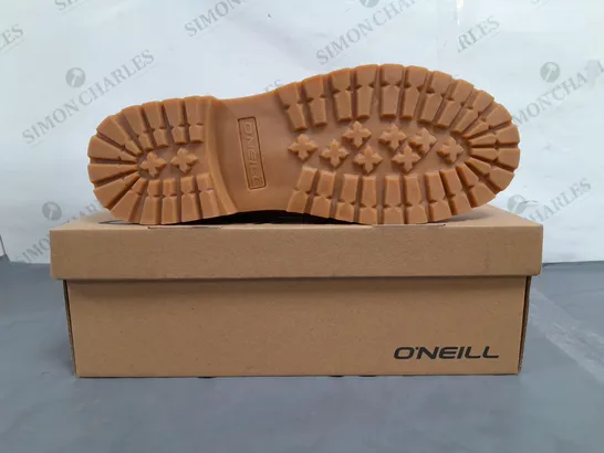 BOXED PAIR OF O'NEILL EL CAPITAN BOOTS IN TAN UK SIZE 9