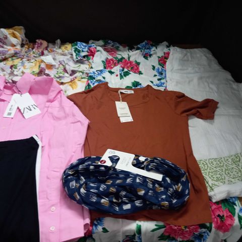 LARGE QUANTITY OF ASSORTED CLOTHING ITEMS TO INCLUDE BOOHOO, ZARA AND SEASALT CORNWALL