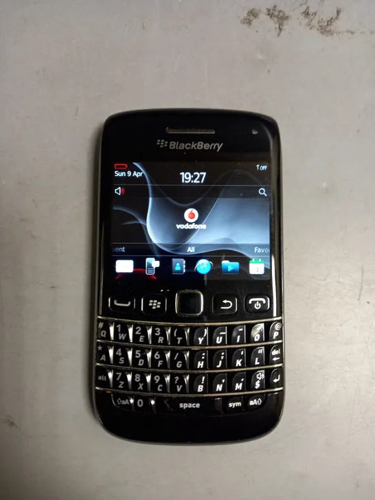 UNBOXED BLACKBERRY BOLD MOBILE PHONE