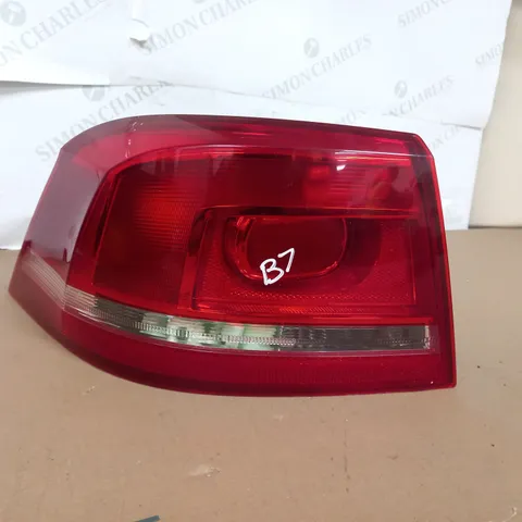 VW PASSAT  TAILLIGHT 