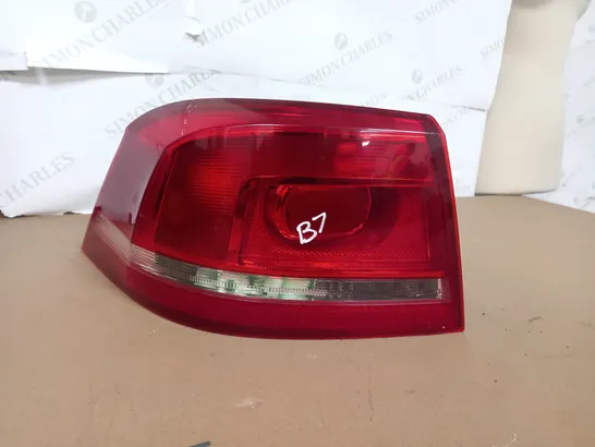 VW PASSAT  TAILLIGHT 