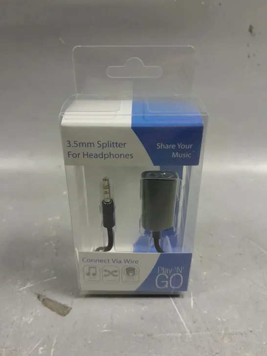 APPROXIMATELY 40 BOXED PLAY 'N' GO 3.5MM HEADPHONE SPLITTER CABLES	