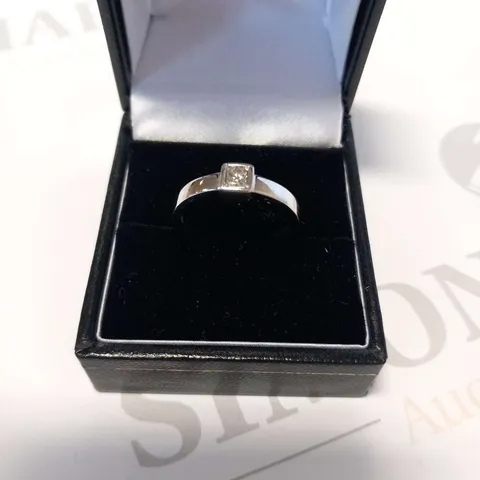 18CT WHITE GOLD SOLITAIRE RING RUB-OVER SET WITH A NATURAL PRINCESS CUT DIAMOND