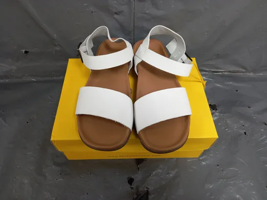 BOXED STRIVE WHITE LEATHER CARA SANDALS SIZE 7