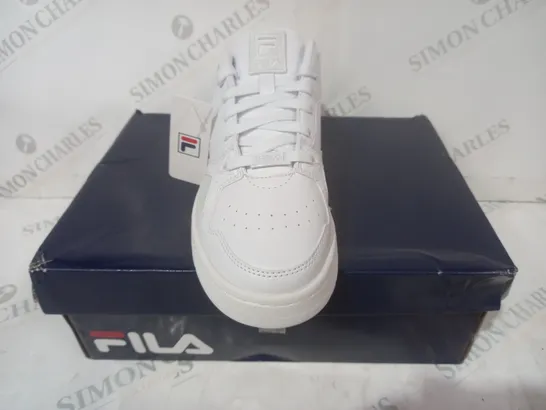 BOXED PAIR OF FILA SHOES IN WHITE UK SIZE 5