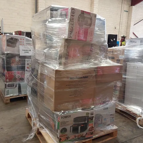 PALLET OF APPROXIMATELY 25 UNPROCESSED RAW RETURN HOUSEHOLD AND ELECTRICAL GOODS TO INCLUDE;