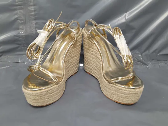 PAIR OF PRETTY LITTLE THING OPEN TOE PLATFORM HIGH WEDGE SANDALS IN METALLIC GOLD SIZE 3