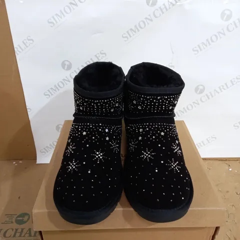 BONOVA SPARKLE SHEEPSKIN BOOT SIZE 9