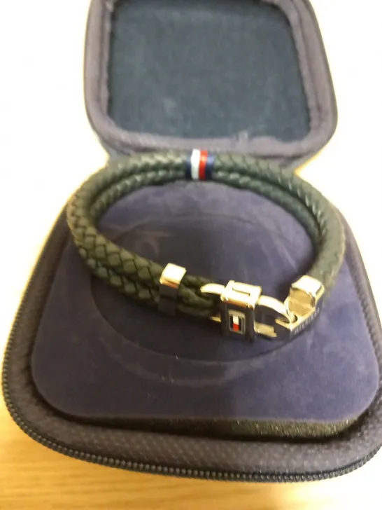 BOXED TOMMY HILFIGER CARABINER MENS LEATHER BRACELET