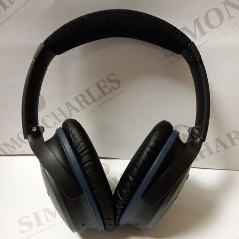 BOSE OVER HEAD HEADPHONES WITH WIRE AND CASE