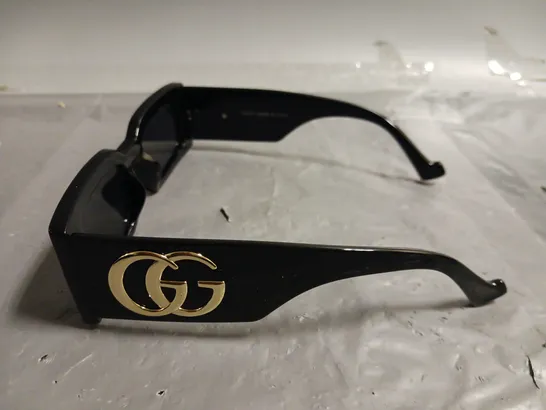 PAIR OF GUCCI CHUNKY BLACK FRAMED GLASSES IN CASE