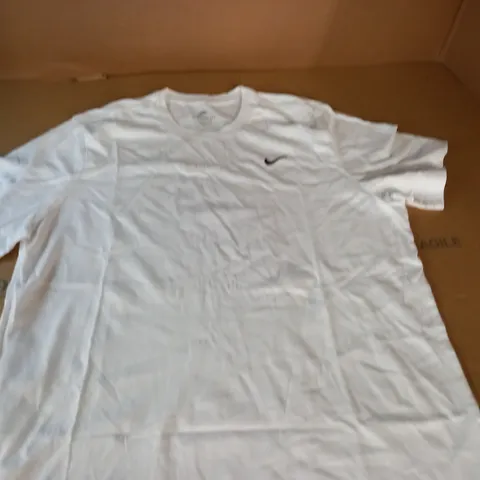 NIKE WHITE T-SHIRT - XL