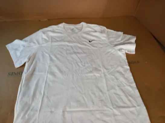 NIKE WHITE T-SHIRT - XL