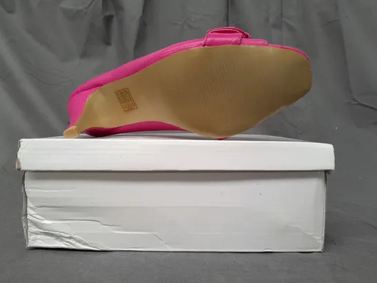 BOXED PAIR OF DESIGNER OPEN TOE MID HEELED SHOES IN FUCHSIA EU SIZE 38