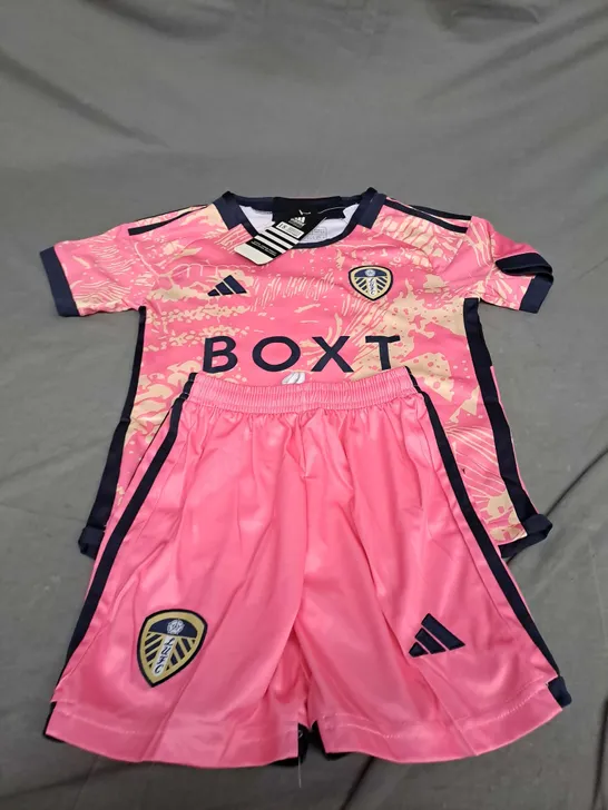 LEEDS UNITED FC AWAY KIT WITH LORNA 1 SIZE 18