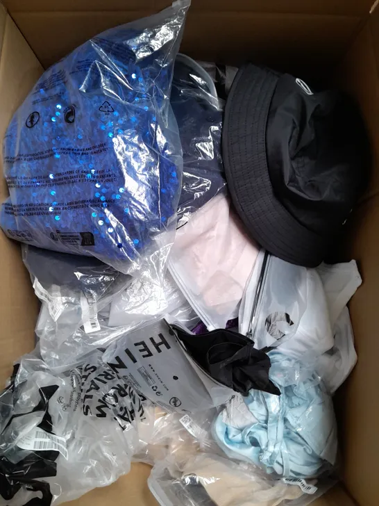 BOX OF APPROXIMATELY 25 ASSORTED CLOTHING ITEMS TO INCLUDE - SHORTS, JEANS, LEGGINGS ETC