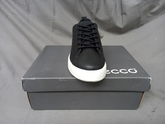 BOXED PAIR OF ECCO SHOES IN BLACK UK SIZE 6