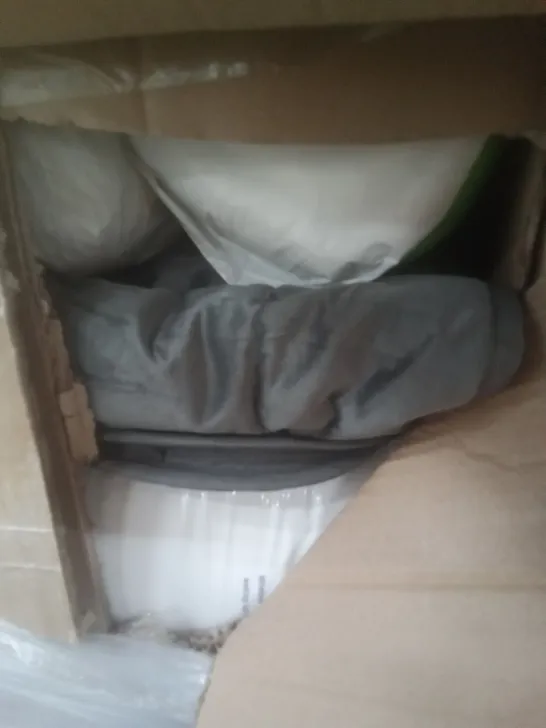 PALLET OF 4 BOXES CONTAINING PILLOWS & BEDDING 