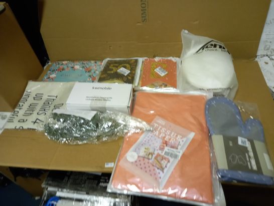 LOT OF ASSORTED HOUSEHOLD AND DECROTIVE ITEMS TO INCLUDE BIRTHDAY BUNTINGS, OVEN GLOVES AND AC/DC ADAPTER 