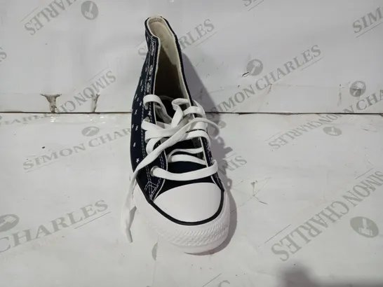 BOXED PAIR OF DESIGNER SHOES IN THE STYLE OF CONVERSE IN BLACK/WHITE W. STAR PATTERN UK SIZE 7