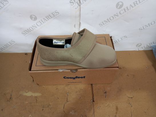 BOXED PAIR OF COSYFEET SHOES SIZE 5