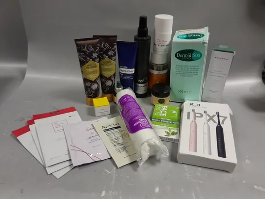 BOX OF APPROXIMATELY 15 COSMETIC ITEMS TO INCLUDE DERMOL 500 LOTION, DETOX FOAM, CHARCOAL SCRUB, ETC