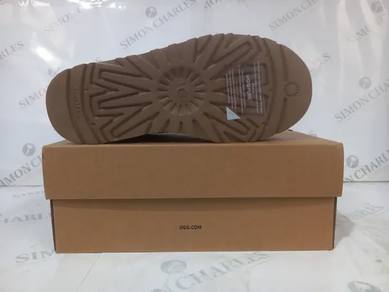 BOXED PAIR OF UGG WTAZZ SHOES IN CHESTNUT UK SIZE 5