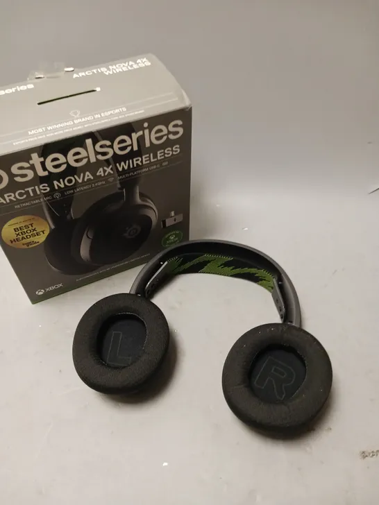 STEELSERIES ARCTIS NOVA 4X WIRELESS GAMING HEADSET DESIGNED FOR XBOX