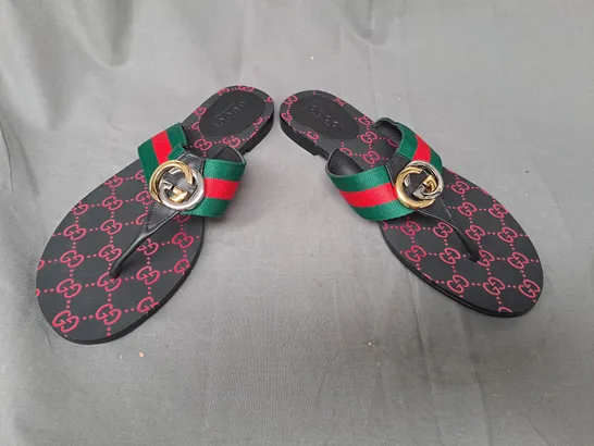 PAIR OF GUCCI TOE-POST SANDALS IN MULTICOLOUR EU SIZE 42