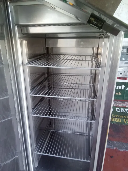 COMMERCIAL SINGLE FREESTANDING FRIDGE 